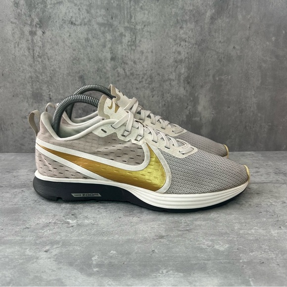 Nike Zoom Strike Sneakers A01913-200 Womens sz 8.5 - cream/gold - Picture 1 of 7